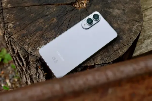 Phản ứng của Samsung đối với iPhone Air có thể còn mỏng hơn, với pin lớn hơn
